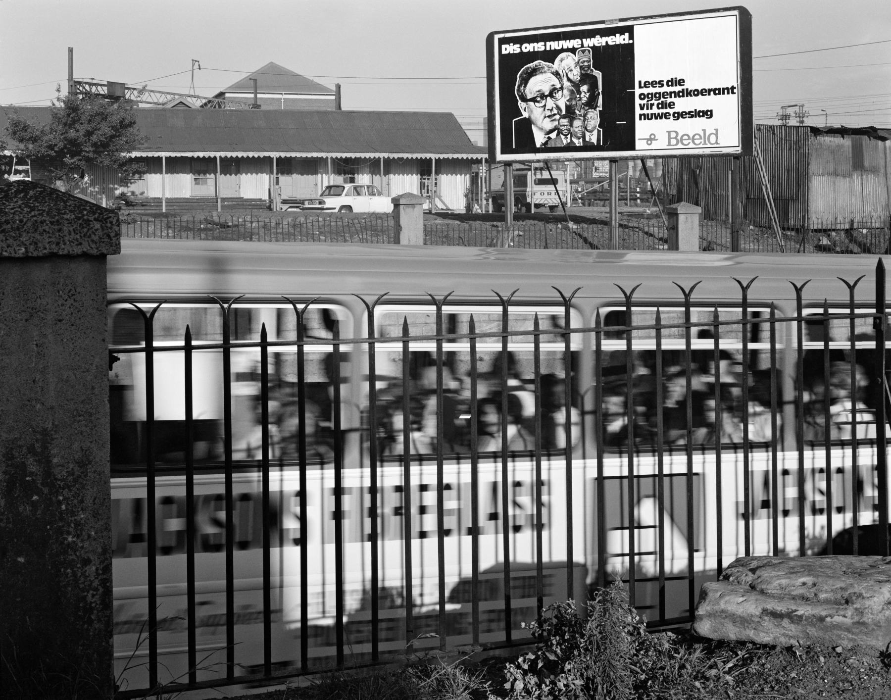 David Goldblatt

This is our new world. Read the morning newspaper for the new generation - Beeld, billboard, Braamfontein, October 1976

Silver gelatin handprint

Sales enquiries